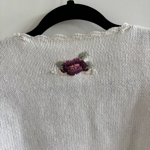 Handmade Vintage Women's Unique Floral Knit White Sweater Button Details Medium - Picture 8 of 10